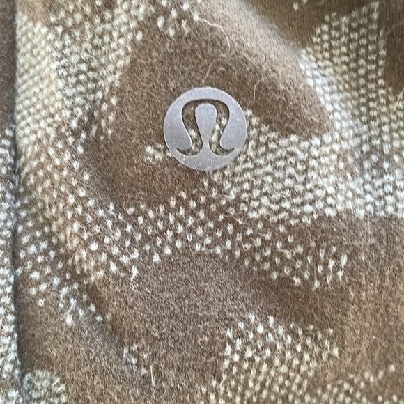 Lululemon 1/4 zip, fleece camouflage. size Large - Picture 4 of 5